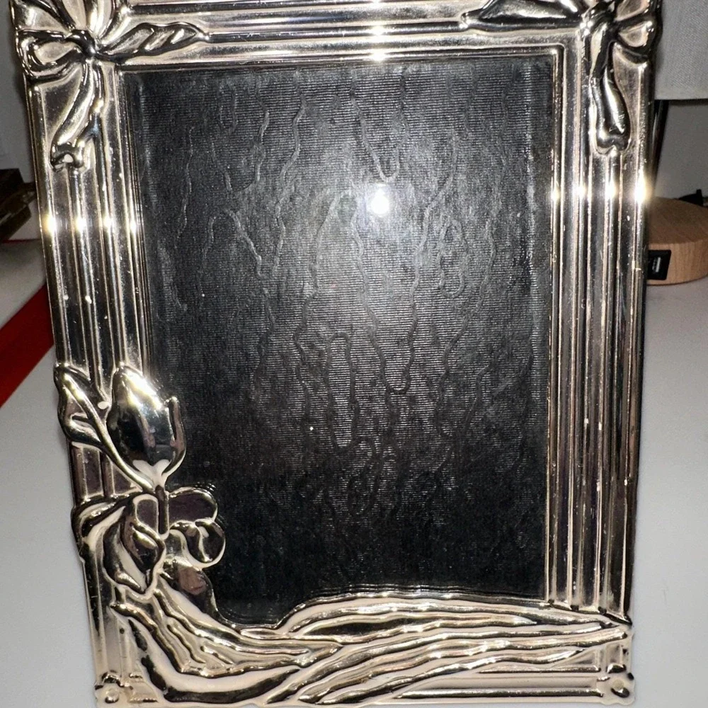 vintage Art Nouveau-style Silver Plated‎ Rose & Ribbon Frame